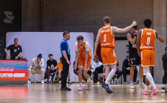 Fassungslosigkeit bei Teo Milicic (OrangeAcademy Ulm, 04). OrangeAcademy Ulm vs ETB Miners Essen , Basketball,Barmer Basketball 2. Bundesliga ProB, Play-Offs Finale, Saison 2025 2026, 13.05.2026, OrangeAcademy Ulm vs ETB Miners Essen , Basketball,Barmer Basketball 2. Bundesliga ProB, Play-Offs Finale, Saison 2025 2026, 13.05.2026 Neu-Ulm Copyright: xEibner-Pressefoto DavidexDixGiovx EP_DGI