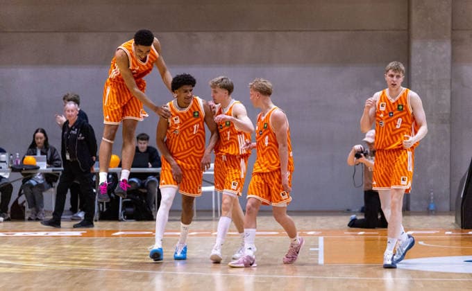 Jubel nach Abpfiff bei den Orangeacademy OrangeAcademy Ulm vs ETB Miners Essen , Basketball,Barmer Basketball 2. Bundesliga ProB, Play-Offs Finale, Saison 2025 2026, 13.05.2026, OrangeAcademy Ulm vs ETB Miners Essen , Basketball,Barmer Basketball 2. Bundesliga ProB, Play-Offs Finale, Saison 2025 2026, 13.05.2026 Neu-Ulm Copyright: xEibner-Pressefoto DavidexDixGiovx EP_DGI