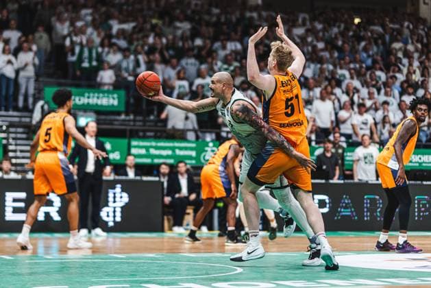 Maik Zirbes (Gladiators Trier) im Zweikampf mit Bent Leuchten (Rostock Seawolves), Vet Concept Gladiators Trier vs Rostock Seawolves, Basketball, easyCredit BBL, Play Ins, Saison 2025 2026, 14.05.2026 Vet Concept Gladiators Trier vs Rostock Seawolves, Basketball, easyCredit BBL, Play Ins, Saison 2025 2026, 14.05.2026 Copyright: xEibner-Pressefoto AlexanderxNeisx EP_ANS