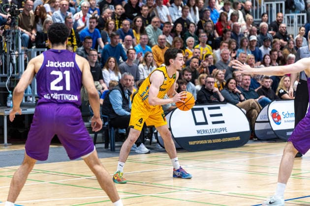 Zach Jackson (BG Goettingen, 21) Gian Bahattin Aydinoglu (Bozic Estriche Knights Kirchheim, 04) GER, Bozic Estriche Knights Kirchheim vs. BG Goettingen, BARMER 2. Basketball Bundesliga, Playoffs Spiel 4, Saison 2025 2026, 14.05.2026 GER, Bozic Estriche Knights Kirchheim vs. BG Goettingen, BARMER 2. Basketball Bundesliga, Playoffs Spiel 4, Saison 2025 2026, 14.05.2026 Goeppingen Copyright: xEibner-Pressefoto NinaxSanderx EP_NSR