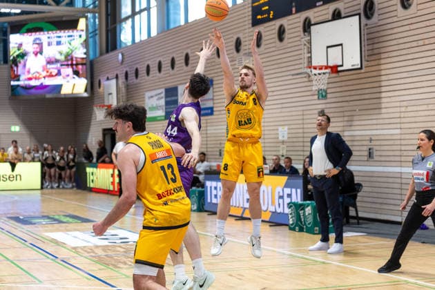 Nicholas Gerard Spinoso (Bozic Estriche Knights Kirchheim, 13) Julius Boehmer. (BG Goettingen, 44) Lucas Mayer (Bozic Estriche Knights Kirchheim, 08) GER, Bozic Estriche Knights Kirchheim vs. BG Goettingen, BARMER 2. Basketball Bundesliga, Playoffs Spiel 4, Saison 2025 2026, 14.05.2026 GER, Bozic Estriche Knights Kirchheim vs. BG Goettingen, BARMER 2. Basketball Bundesliga, Playoffs Spiel 4, Saison 2025 2026, 14.05.2026 Goeppingen Copyright: xEibner-Pressefoto NinaxSanderx EP_NSR
