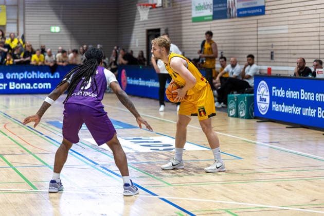 Jordan Sears (BG Goettingen, 03) Lucas Mayer (Bozic Estriche Knights Kirchheim, 08) GER, Bozic Estriche Knights Kirchheim vs. BG Goettingen, BARMER 2. Basketball Bundesliga, Playoffs Spiel 4, Saison 2025 2026, 14.05.2026 GER, Bozic Estriche Knights Kirchheim vs. BG Goettingen, BARMER 2. Basketball Bundesliga, Playoffs Spiel 4, Saison 2025 2026, 14.05.2026 Goeppingen Copyright: xEibner-Pressefoto NinaxSanderx EP_NSR