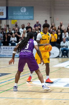Jordan Sears (BG Goettingen, 03) Charles Tyorne Harris Jr. (Bozic Estriche Knights Kirchheim, 03) GER, Bozic Estriche Knights Kirchheim vs. BG Goettingen, BARMER 2. Basketball Bundesliga, Playoffs Spiel 4, Saison 2025 2026, 14.05.2026 GER, Bozic Estriche Knights Kirchheim vs. BG Goettingen, BARMER 2. Basketball Bundesliga, Playoffs Spiel 4, Saison 2025 2026, 14.05.2026 Goeppingen Copyright: xEibner-Pressefoto NinaxSanderx EP_NSR