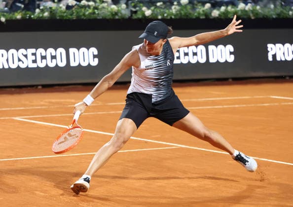 May 15, 2026, Rome, Lazio, Italy: IGA SWIATEK of Poland during the match against E. Svitolina of Ukraine in the semifinals of tennis tournament WTA, Tennis Damen 1000 Internazionali BNL Dâ€⠢Italia, Rome, Italy. Swiatek lost 4:6, 6:2, 2:6. Tennis 2026, WTA Italian Open: Iga Swiatek 4:6, 6:2, 2:6 - ZUMAc278 20260515_zsp_c278_024 Copyright: xMarcinxCholewinskix