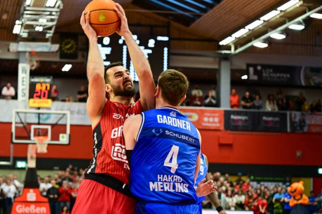 Viktor Kovacevic, Brock Gardner 2.Bundesliga Pro A, Play Off Spiel 4, viertel Finale, 46ers, Basketball, Basketball Saison 2025 2026, BBL, Deutschland, Gießen 46ers Hakro Merlins Crailsheim, Gießen in rot, Herren, Crailsheim in blau