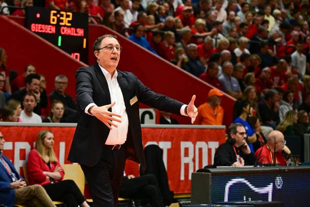 Branislav Ignjatovic 2.Bundesliga Pro A, Play Off Spiel 4, viertel Finale, 46ers, Basketball, Basketball Saison 2025 2026, BBL, Deutschland, Gießen 46ers Hakro Merlins Crailsheim, Gießen in rot, Herren, Crailsheim in blau