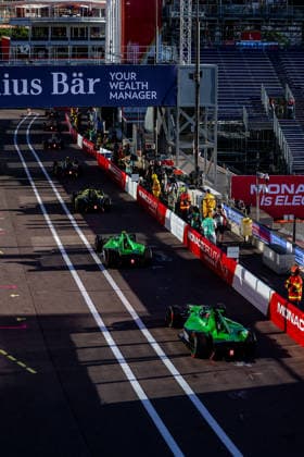 Sebastien Buemi (Envision Racing, 16) und Joel Eriksson (Envision Racing, 14) folgen dem Grid erstes freies Training Free Practice 1, ABB FIA Formula E World Championship, WM, Weltmeisterschaft Monaco e-Prix 2026, Monte Carlo, Saison 12 2025 26, Runde 9, 16.05.2026, ABB FIA Formula E World Championship, Monaco e-Prix 2026, Monte Carlo, Saison 12 2025 26, Runde 9, 16.05.2026 Monte Carlo Copyright: xEibner-Pressefoto LauraxRoemerx EP_LRR