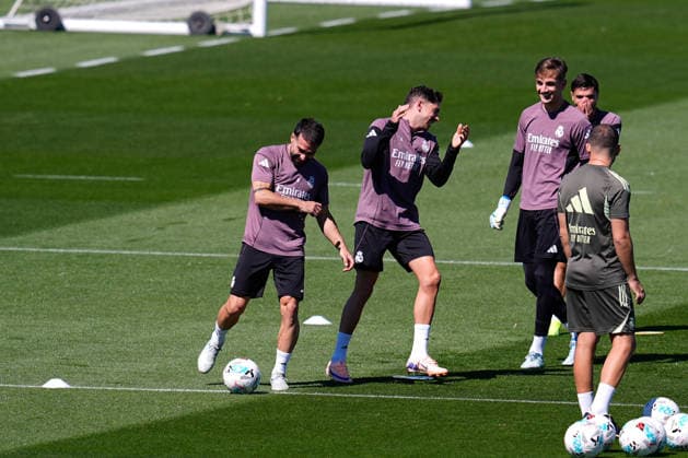 May 16, 2026, Valdebebas, Madrid, Spain: Daniel Carvajal and Federico Valverde during the training day of Real Madrid ahead the Spanish League, LaLiga EA Sports, football match against Sevilla FC at Ciudad Deportiva Real Madrid on May 16, 2026, in Valdebebas, Madrid, Spain. Real Madrid Training Session - Laliga Ea Sports - ZUMAa181 20260516_zaa_a181_055 Copyright: xDennisxAgyemanx