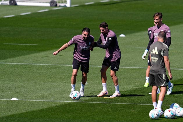 May 16, 2026, Valdebebas, Madrid, Spain: Daniel Carvajal and Federico Valverde during the training day of Real Madrid ahead the Spanish League, LaLiga EA Sports, football match against Sevilla FC at Ciudad Deportiva Real Madrid on May 16, 2026, in Valdebebas, Madrid, Spain. Real Madrid Training Session - Laliga Ea Sports - ZUMAa181 20260516_zaa_a181_068 Copyright: xDennisxAgyemanx