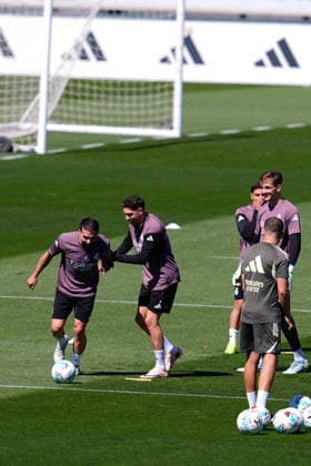 May 16, 2026, Valdebebas, Madrid, Spain: Daniel Carvajal and Federico Valverde during the training day of Real Madrid ahead the Spanish League, LaLiga EA Sports, football match against Sevilla FC at Ciudad Deportiva Real Madrid on May 16, 2026, in Valdebebas, Madrid, Spain. Real Madrid Training Session - Laliga Ea Sports - ZUMAa181 20260516_zaa_a181_079 Copyright: xDennisxAgyemanx