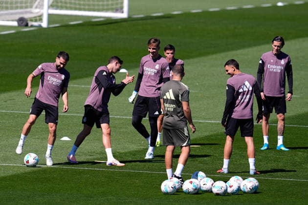 May 16, 2026, Valdebebas, Madrid, Spain: Daniel Carvajal and Federico Valverde during the training day of Real Madrid ahead the Spanish League, LaLiga EA Sports, football match against Sevilla FC at Ciudad Deportiva Real Madrid on May 16, 2026, in Valdebebas, Madrid, Spain. Real Madrid Training Session - Laliga Ea Sports - ZUMAa181 20260516_zaa_a181_083 Copyright: xDennisxAgyemanx