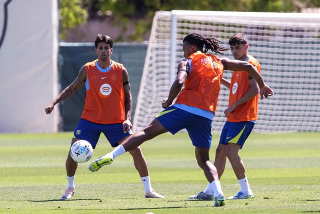May 16, 2026, Sant Joan Despi, Barcelona, SPAIN: Joao Cancelo, Jules Kounde and Pedri during the training day of FC Barcelona, Barca ahead the Spanish League, Laliga EA Sports, football match against Real Betis at Ciudad Esportiva Joan Gamper on May 16, 2026 in Sant Joan Despi, Barcelona, Spain. FC Barcelona Training And press conference, PK, Pressekonferenz - LaLiga EA Sports - ZUMAa181 20260516_zaa_a181_110 Copyright: xJavierxBorregox