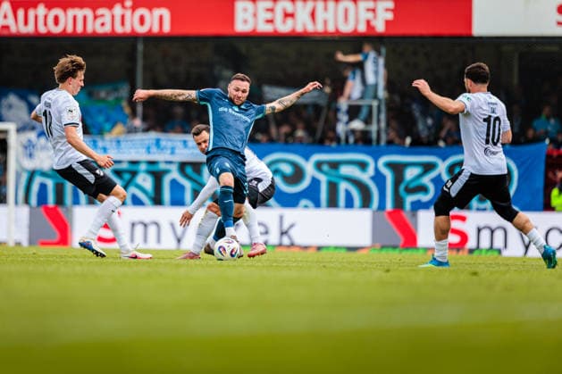 v.l. Niko Kijewski (SC Verl, 19), Tobias Knost (SC Verl, 21), Lasse Fassmann (TSV 1860 Muenchen, 33), Berkan Taz (SC Verl, 10) GER, SC Verl vs. TSV 1860 Muenchen, Fussball, 3. Liga, 38. Spieltag, Spielzeit 2025 2026, 16.05.2026 DFL Regulations prohibit any use of photographers as image sequences and or quasi-video. GER, SC Verl vs. TSV 1860 Muenchen, Fussball, 3. Liga, 38. Spieltag, Spielzeit 2025 2026, 16.05.2026 Verl Copyright: xEibner-Pressefoto JanxRollingerx EP_JSK