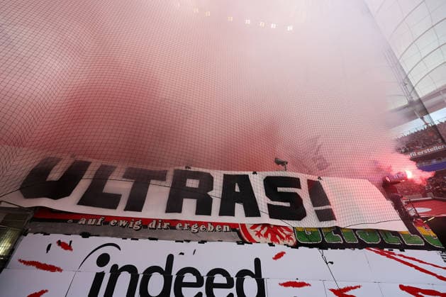 2026.05.16 xjfx Fussball 1. Bundesliga 34.Spieltag Eintracht Frankfurt - VFB Stuttgart v.l., Ultras, Pyrotechnik, Pyro, Rauch, Feuer, Randale, Bengalos, Rauchbomben, pirotecnica, fumo, fuoco, Wunderkerzen (DFL DFB REGULATIONS PROHIBIT ANY USE OF PHOTOGRAPHS as IMAGE SEQUENCES and or QUASI-VIDEO) Copyright: JoaquimxFerreira