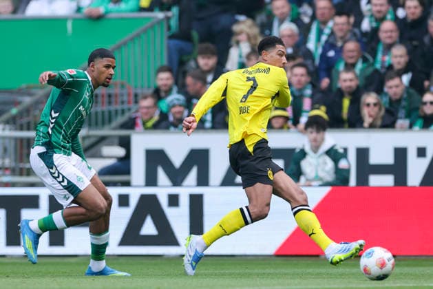 Salim Musah (Werder Bremen) und Jobe Bellingham (Borussia Dortmund) kaempfen um den Ball, Bundesliga, SV Werder Bremen v Borussia Dortmund, Weserstadion am 16. May 2026 in Bremen, Deutschland. (Foto von Marco Steinbrenner DeFodi Images) Salim Musah (Werder Bremen) und Jobe Bellingham (Borussia Dortmund) battle for the ball, Bundesliga, SV Werder Bremen v Borussia Dortmund, Weserstadion, May 16, 2026 in Bremen, Germany. (Photo by Marco Steinbrenner DeFodi Images) DFL regulations prohibit any use of photographs as image sequences and or quasi-video. -