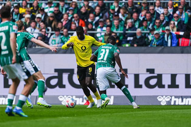 Serhou Guiassy (Borussia Dortmund, 09), Karim Coulibaly (SV Werder Bremen, 31) GER, SV Werder Bremen vs. Borussia Dortmund, Fussball, Bundesliga, Spieltag 30, Spielzeit 2025 2026, 16.05.2026 DFL REGULATIONS PROHIBIT ANY USE OF PHOTOGRAPHS AS IMAGE SEQUENCES AND OR QUASI-VIDEO GER, SV Werder Bremen vs. Borussia Dortmund, Fussball, Bundesliga, Spieltag 30, Spielzeit 2025 2026, 16.05.2026 Bremen Copyright: xEibner-Pressefoto MarcelxvonxFehrnx EP_MFN