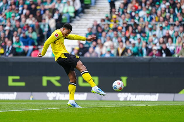 Torschuss Torchance Felix Nmecha (Borussia Dortmund, 08) GER, SV Werder Bremen vs. Borussia Dortmund, Fussball, Bundesliga, Spieltag 30, Spielzeit 2025 2026, 16.05.2026 DFL REGULATIONS PROHIBIT ANY USE OF PHOTOGRAPHS AS IMAGE SEQUENCES AND OR QUASI-VIDEO GER, SV Werder Bremen vs. Borussia Dortmund, Fussball, Bundesliga, Spieltag 30, Spielzeit 2025 2026, 16.05.2026 Bremen Copyright: xEibner-Pressefoto MarcelxvonxFehrnx EP_MFN