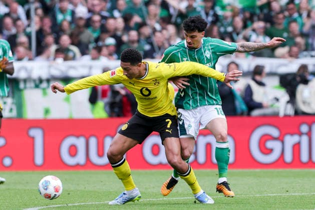 Jobe Bellingham (Borussia Dortmund) und Cameron Puertas (Werder Bremen) kaempfen um den Ball, Bundesliga, SV Werder Bremen v Borussia Dortmund, Weserstadion am 16. May 2026 in Bremen, Deutschland. (Foto von Marco Steinbrenner DeFodi Images) Jobe Bellingham (Borussia Dortmund) und Cameron Puertas (Werder Bremen) battle for the ball, Bundesliga, SV Werder Bremen v Borussia Dortmund, Weserstadion, May 16, 2026 in Bremen, Germany. (Photo by Marco Steinbrenner DeFodi Images) DFL regulations prohibit any use of photographs as image sequences and or quasi-video. -