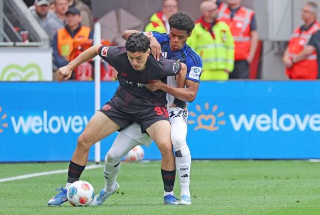 v.l. Ibrahim Maza (Bayer Leverkusen, 30), Warmed Omari (Hamburger SV 17) GER, Bayer 04 Leverkusen vs. Hamburger SV, Fussball, 1. Bundesliga , 34. Spieltag, Spielzeit 2025 2026, 16.05.2026 (DFL DFB REGULATIONS PROHIBIT ANY USE OF PHOTOGRAPHS as IMAGE SEQUENCES and or QUASI-VIDEO). GER, Bayer 04 Leverkusen vs. Hamburger SV, Fussball, 1. Bundesliga , 34. Spieltag, Spielzeit 2025 2026, 16.05.2026 Leverkusen Copyright: xEibner-Pressefotox xThomasxStoecx EP_TSR