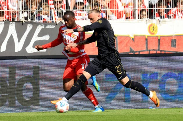 DEU, DFL, 1. FBL, 1.FC Union vs. FC Augsburg, 16.05.2026, Stadion Alte Foersterei, Berlin, DEU, DFL, 1. FBL, 1.FC Union vs. FC Augsburg, im Bild: Ilyas Ansah (1.FC Union Berlin 10), Marius Wolf (FC Augsburg 27) DFL - regulations prohibit any use of Photographs as image sequences and or quasi-video