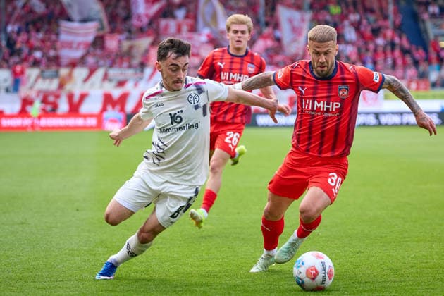 Zweikampf zwischen Paul Nebel (1. FSV Mainz 05, 08) und Niklas Dorsch (1. FC Heidenheim, 30) GER, 1. FC Heidenheimn vs. FSV Mainz 05, Fussball, Herren, 1. Bundesliga, 34. Spieltag, Spielzeit 2025 2026, 16.05.2026 DFL, DFB regulations prohibit any use of photographs as image sequences and or quasi-video GER, 1. FC Heidenheimn vs. FSV Mainz 05, Fussball, Herren, 1. Bundesliga, 34. Spieltag, Spielzeit 2025 2026, 16.05.2026 Heidenheim Copyright: xEibner-Pressefoto GeraldxOelze-dexStoppanyx EP_ODS