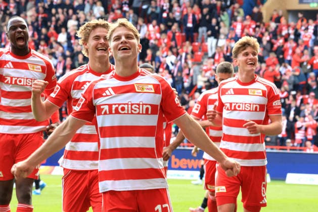 DEU, DFL, 1. FBL, 1.FC Union vs. FC Augsburg, 16.05.2026, Stadion Alte Foersterei, Berlin, DEU, DFL, 1. FBL, 1.FC Union vs. FC Augsburg, im Bild: 3:0 durch Andras Schaefer (1.FC Union Berlin 13), Unioner-Spielerkreis DFL - regulations prohibit any use of Photographs as image sequences and or quasi-video