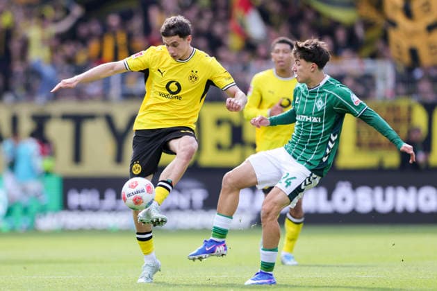 Luca Reggiani (Borussia Dortmund) und Patrice Covic (Werder Bremen) kaempfen um den Ball, Bundesliga, SV Werder Bremen v Borussia Dortmund, Weserstadion am 16. May 2026 in Bremen, Deutschland. (Foto von Marco Steinbrenner DeFodi Images) Luca Reggiani (Borussia Dortmund) und Patrice Covic (Werder Bremen) battle for the ball, Bundesliga, SV Werder Bremen v Borussia Dortmund, Weserstadion, May 16, 2026 in Bremen, Germany. (Photo by Marco Steinbrenner DeFodi Images) DFL regulations prohibit any use of photographs as image sequences and or quasi-video. -