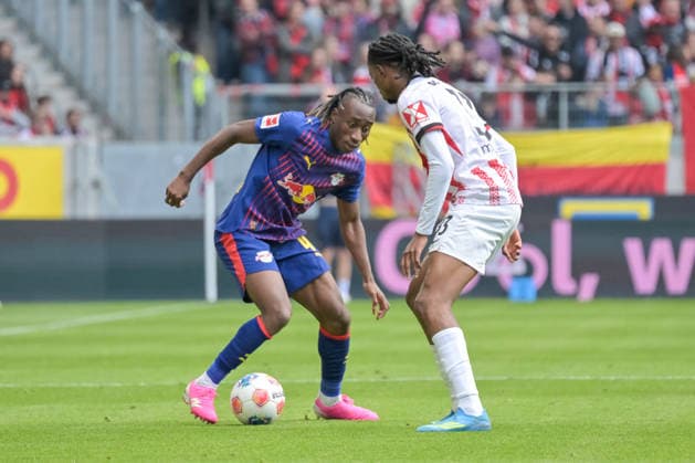 Yan Diomande (RB Leipzig, 49), Jordy Makengo (SC Freiburg, 33) GER, SC Freiburg - RB Leipzig, Fussball, Bundesliga, 34. Spieltag, Saison 2025 2026, 16.05.2026 DFL DFB REGULATIONS PROHIBIT ANY USE OF PHOTOGRAPHS AS IMAGE SEQUENCES AND OR QUASI-VIDEO GER, SC Freiburg - RB Leipzig, Fussball, Bundesliga, 34. Spieltag, Saison 2025 2026, 16.05.2026 Freiburg Copyright: xEibner-Pressefoto ThomasxHessx EP_THS