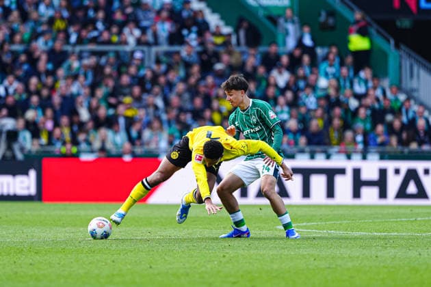 Jobe Bellingham (Borussia Dortmund, 07), Patrice Covic (SV Werder Bremen, 24) GER, SV Werder Bremen vs. Borussia Dortmund, Fussball, Bundesliga, Spieltag 30, Spielzeit 2025 2026, 16.05.2026 DFL REGULATIONS PROHIBIT ANY USE OF PHOTOGRAPHS AS IMAGE SEQUENCES AND OR QUASI-VIDEO GER, SV Werder Bremen vs. Borussia Dortmund, Fussball, Bundesliga, Spieltag 30, Spielzeit 2025 2026, 16.05.2026 Bremen Copyright: xEibner-Pressefoto MarcelxvonxFehrnx EP_MFN