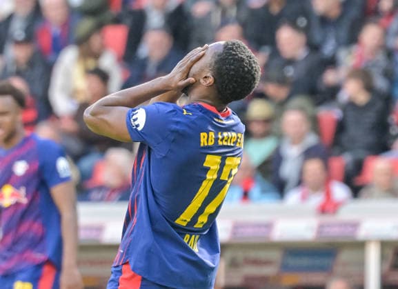 Bote Ridle Nzuzi Baku (RB Leipzig, 17) mit Emotion. GER, SC Freiburg - RB Leipzig, Fussball, Bundesliga, 34. Spieltag, Saison 2025 2026, 16.05.2026 DFL DFB REGULATIONS PROHIBIT ANY USE OF PHOTOGRAPHS AS IMAGE SEQUENCES AND OR QUASI-VIDEO GER, SC Freiburg - RB Leipzig, Fussball, Bundesliga, 34. Spieltag, Saison 2025 2026, 16.05.2026 Freiburg Copyright: xEibner-Pressefoto ThomasxHessx EP_THS
