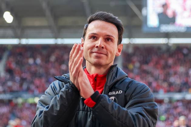 Nicolas Höfler, Hofler (SC Freiburg, 27) nach dem Spiel bei den Fans , Deutschland, Fussball, 1. Bundesliga, 34.Spieltag, 2025 2026, SC Freiburg vs. RB Leipzig, 16.05.2026, Freiburg im Breisgau Europa-Park Stadion Baden-Württemberg Deutschland Copyright: xGrantxHubbsx
