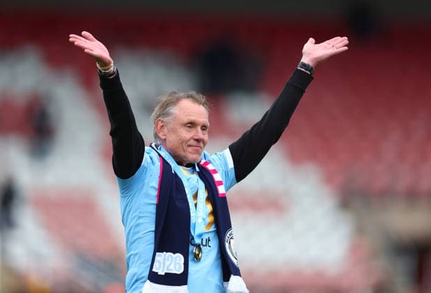 London, , 16th May 2026. Andrà e Jeglertz, manager of Manchester City Women waves to the supporters after the West Ham United Women vs Manchester City Women Barclays Women s Super League match at Chigwell Construction Stadium, London. Picture credit should read: Paul Terry Sportimage EDITORIAL USE ONLY. No use with unauthorised audio, video, data, fixture lists, club league logos or live services. Online in-match use limited to 120 images, no video emulation. No use in betting, games or single club league player publications. SPI_044_PT_West_Ham_W_Man_City_W SPI-4804-0044