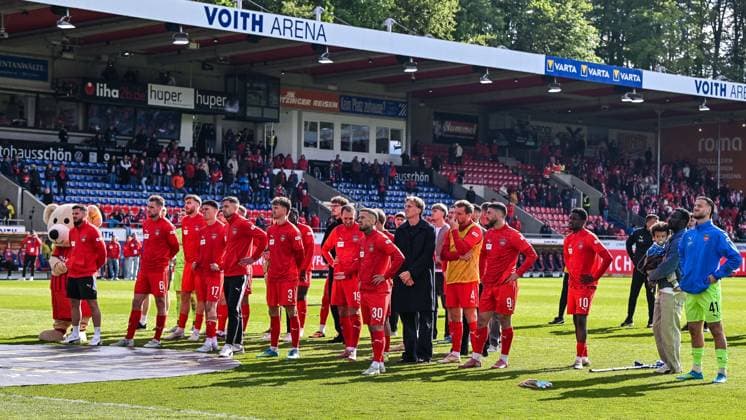 GER, 1. FBL, 1. FC Heidenheim vs 1. FSV Mainz 05 16.05.2026, Voith-Arena, Heidenheim, GER, 1. FBL, 1. FC Heidenheim vs 1. FSV Mainz 05, im Bild Heidenheimer Spieler nach Spielende, Abstieg, Enttaeuschung