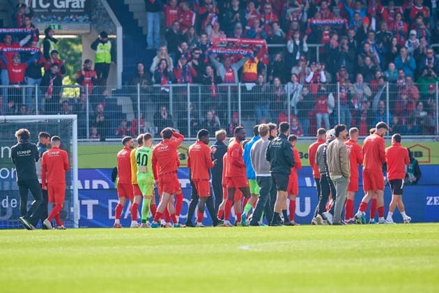 Enttaeuschte Heidenheimer nach Spielende GER, 1. FC Heidenheimn vs. FSV Mainz 05, Fussball, Herren, 1. Bundesliga, 34. Spieltag, Spielzeit 2025 2026, 16.05.2026 DFL, DFB regulations prohibit any use of photographs as image sequences and or quasi-video GER, 1. FC Heidenheimn vs. FSV Mainz 05, Fussball, Herren, 1. Bundesliga, 34. Spieltag, Spielzeit 2025 2026, 16.05.2026 Heidenheim Copyright: xEibner-Pressefoto GeraldxOelze-dexStoppanyx EP_ODS
