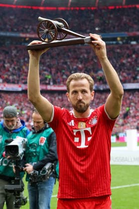 Harry Kane (FC Bayern Muenchen, 09) gewinnt die Bundesliga Torjaeger Kanone, GER, FC Bayern Muenchen vs. 1. FC Koeln, Fussball, Bundesliga, 34. Spieltag, Saison 2025 2026, 16.05.2026, DFL DFB REGULATIONS PROHIBIT ANY USE OF PHOTOGRAPHS as IMAGE SEQUENCES and or QUASI-VIDEO, GER, FC Bayern Muenchen vs. 1. FC Koeln, Fussball, Bundesliga, 34. Spieltag, Saison 2025 2026, 16.05.2026 Muenchen Copyright: xEibner-Pressefoto JennixMaulx EP_JML