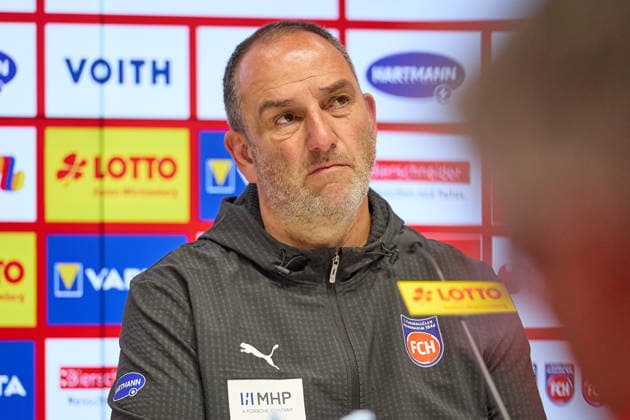 Frank Schmidt (1. FC Heidenheim, Cheftrainer) nachdenklich in der Pressekonferenz PK GER, 1. FC Heidenheimn vs. FSV Mainz 05, Fussball, Herren, 1. Bundesliga, 34. Spieltag, Spielzeit 2025 2026, 16.05.2026 DFL, DFB regulations prohibit any use of photographs as image sequences and or quasi-video GER, 1. FC Heidenheimn vs. FSV Mainz 05, Fussball, Herren, 1. Bundesliga, 34. Spieltag, Spielzeit 2025 2026, 16.05.2026 Heidenheim Copyright: xEibner-Pressefoto GeraldxOelze-dexStoppanyx EP_ODS