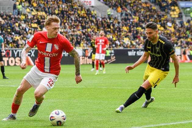 v.li.: Leon Sommer (TSV Havelse, 22), Sasa Strujic (Alemannia Aachen, 5), Zweikampf, Duell, duel, tackle, tackling, Dynamik, Action, Aktion, 16.05.2026, Aachen (Deutschland), Fussball, 3. Liga, TSV Alemannia Aachen - TSV Havelse, Fussball, 3. Liga, TSV Alemannia Aachen - TSV Havelse, DFB DFL REGULATIONS PROHIBIT ANY USE OF PHOTOGRAPHS AS IMAGE SEQUENCES AND OR QUASI-VIDEO.