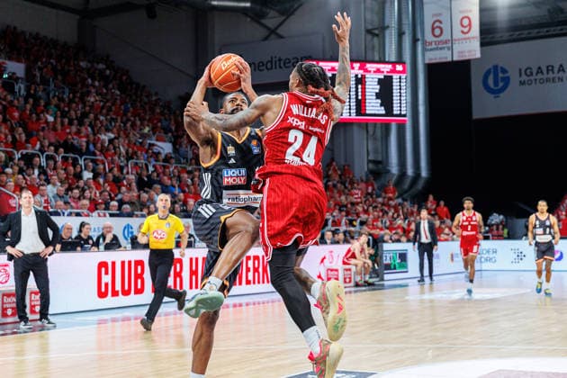 Malik Osborne (ratiopharm Ulm, 10), Cobe Williams (BMA365 Bamberg Baskets, 24), BMA365 Bamberg Baskets vs. ratiopharm Ulm, Basketball, easyCredit BBL, Playoff Viertelfinale, Spiel 1, 16.05.2026 BMA365 Bamberg Baskets vs. ratiopharm Ulm, Basketball, easyCredit BBL, Playoff Viertelfinale, Spiel 1, 16.05.2026 Bamberg Copyright: xEibner-Pressefoto G.xSantemizx EP_EER
