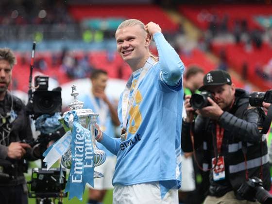 . - Chelsea v Manchester City, The Emirates FA Cup Final 2026, Wembley Stadium, London, England, 16th May 2026. Daniel Weir Crystal Pix Erling Haaland of Manchester City holds aloft The Emirates FA Cup Trophy in celebration after winning the 2026 FA Cup Final. - Chelsea v Manchester City, The Emirates FA Cup Final 2026, Wembley Stadium, London, England, 16th May 2026. Daniel Weir Crystal Pix London Wembley Stadium England Copyright: xDanielxWeirx CP_Chelsea_Manchester_City_160526_DW50
