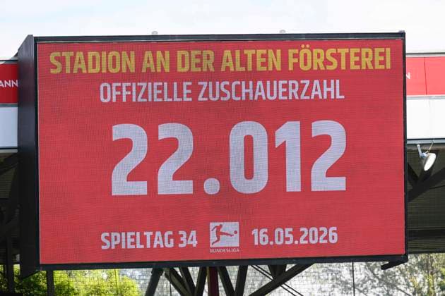 v.l.: 22012 Zuschauer am 34. Spieltag, Anzeige, Tafel, GER, Berlin, 1. FC Union Berlin gegen FC Augsburg, 1. Bundesliga, Fußball, DFB, letzter Spieltag, Saison 2025 2026, Alte Försterei, 16. Mai 2026, DFB DFL REGULATIONS PROHIBIT ANY USE OF PHOTOGRAPHS AS IMAGE SEQUENCES AND OR QUASI-VIDEO, Copyright: HMBxMedia UwexKoch