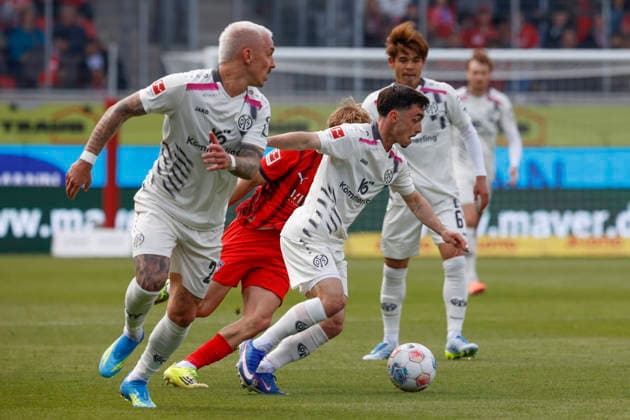 Fussball, 1. Bundesliga, 34. Spieltag, 2025 2026, 1. FC Heidenheim vs. 1. FSV Mainz 05, 16.05.2026, Voith-Arena, Heidenheim, Deutschland, Paul NEBEL 1. FSV Mainz 05 8 re. am Ball, li. Phillipp TIETZ 1. FSV Mainz 05 20 Heidenheim Voith-Arena Baden-Württemberg Deutschland Copyright: xGaetanoxDixRosax