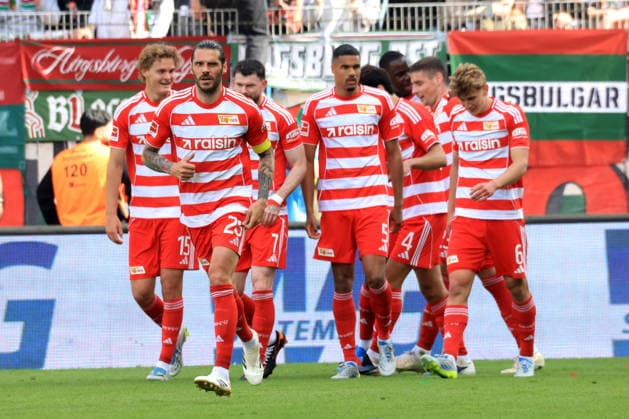 DEU, DFL, 1. FBL, 1.FC Union vs. FC Augsburg, 16.05.2026, Stadion Alte Foersterei, Berlin, DEU, DFL, 1. FBL, 1.FC Union vs. FC Augsburg, im Bild: 2:0 durch Andrej Ilic (1.FC Union Berlin 23), Unioner-Spielerkreis, Christopher Trimmel (1.FC Union Berlin 28) DFL - regulations prohibit any use of Photographs as image sequences and or quasi-video