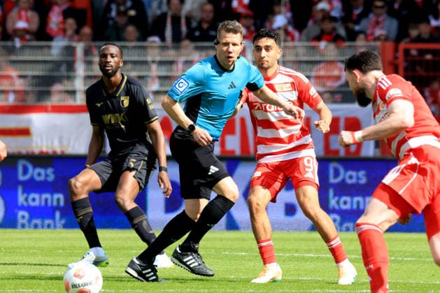 DEU, DFL, 1. FBL, 1.FC Union vs. FC Augsburg, 16.05.2026, Stadion Alte Foersterei, Berlin, DEU, DFL, 1. FBL, 1.FC Union vs. FC Augsburg, im Bild: Schiedsrichter Patrick Ittrich DFL - regulations prohibit any use of Photographs as image sequences and or quasi-video