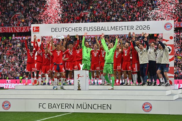 Teamfoto,Team,Mannschaft,Mannschaftsfoto Leon GORETZKA (Bayern Muenchen) mit Meisterschale, Schale,Pokal,Cup,Trophaee, Siegerehrung. Fussball 1. Bundesliga Saison 2025 2026, 34.Spieltag, Spieltag34 FC Bayern Muenchen - 1.FC Koeln 5-1 am 16.05.2026 , A L L I A N Z A R E N A.