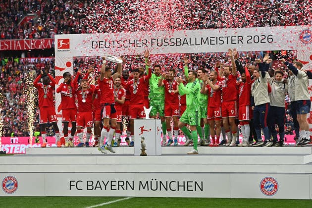 Teamfoto,Team,Mannschaft,Mannschaftsfoto Leon GORETZKA (Bayern Muenchen) mit Meisterschale, Schale,Pokal,Cup,Trophaee, Siegerehrung. Fussball 1. Bundesliga Saison 2025 2026, 34.Spieltag, Spieltag34 FC Bayern Muenchen - 1.FC Koeln 5-1 am 16.05.2026 , A L L I A N Z A R E N A.