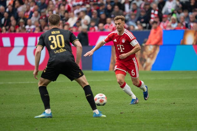 GER, Bayern, Muenchen, Fussball, FC Bayern Muenchen - 1. FC Koeln, in der Allianz Arena, Muenchen, Bundesliga, 34. Spieltag, 16.05.26, v.l. Marius Buelter (1. FC Koeln, 30), Joshua Kimmich (FC Bayern Muenchen, 6), im Angriff DFL DFB regulations prohibit any use of photographs as image sequences and or quasi-video, Copyright: HMB-Media MichaelxNibel