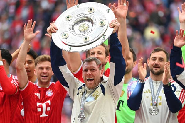 Teamfoto,Team,Mannschaft,Mannschaftsfoto, Torwarttrainer Michael RECHNER (Bayern Muenchen) mit Meisterschale,Schale,Pokal,Cup,Trophaee Siegerehrung. Fussball 1. Bundesliga Saison 2025 2026, 34.Spieltag, Spieltag34 FC Bayern Muenchen - 1.FC Koeln 5-1 am 16.05.2026 , A L L I A N Z A R E N A.