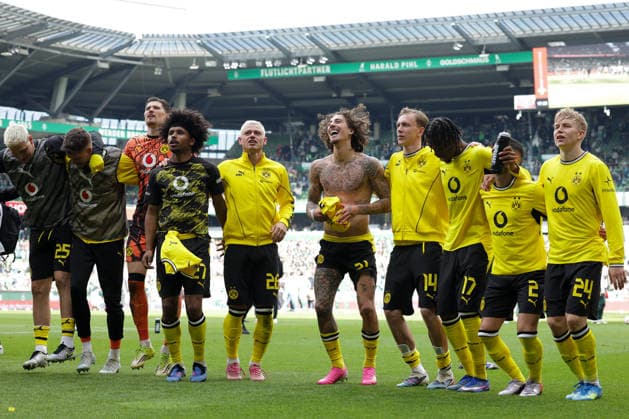 Bremen, Germany, 16.05.26, Niklas Suele (Borussia Dortmund), Alexander Meyer (Borussia Dortmund), Gregor Kobel (Borussia Dortmund), Karim Adeyemi (Borussia Dortmund), Julian Ryerson (Borussia Dortmund), Fabio Silva (Borussia Dortmund), Maximilian Beier (Borussia Dortmund), Carney Chukwuemeka (Borussia Dortmund), Yan Couto (Borussia Dortmund) und Daniel Svensson (Borussia Dortmund) während des Spiels der 1. Bundesliga zwischen Werder Bremen - Borussia Dortmund im Weserstadion in Bremen. (Photo by Joachim Bywaletz) DFB DFL REGULATIONS PROHIBIT ANY USE OF PHOTOGRAPHS AS IMAGE SEQUENCES AND OR QUASI-VIDEO. Copyright: JoachimxBywaletz xJB-Sportfoto