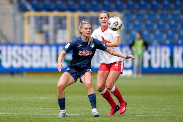 v.li.: Selina Cerci (TSG, 29), Andrea Norheim (RBL, 3), Zweikampf, Spielszene, Duell, duel, tackle, tackling, Dynamik, Action, Aktion, 17.05.2026, Sinsheim (Hoffenheim) (Deutschland), Fussball, Google Pixel Frauen-Bundesliga, TSG 1899 Hoffenheim - RB Leipzig, DFB DFL REGULATIONS PROHIBIT ANY USE OF PHOTOGRAPHS AS IMAGE SEQUENCES AND OR QUASI-VIDEO.