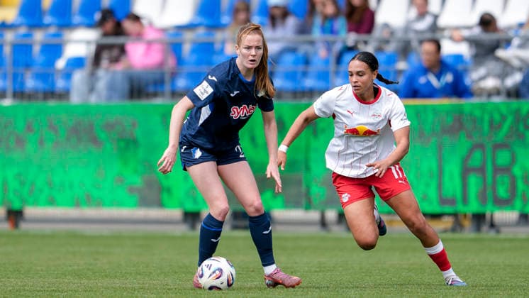 v.li.: Nikee van Dijk (TSG, 25), Lisa Baum (RBL, 11), Zweikampf, Spielszene, Duell, duel, tackle, tackling, Dynamik, Action, Aktion, 17.05.2026, Sinsheim (Hoffenheim) (Deutschland), Fussball, Google Pixel Frauen-Bundesliga, TSG 1899 Hoffenheim - RB Leipzig, DFB DFL REGULATIONS PROHIBIT ANY USE OF PHOTOGRAPHS AS IMAGE SEQUENCES AND OR QUASI-VIDEO.